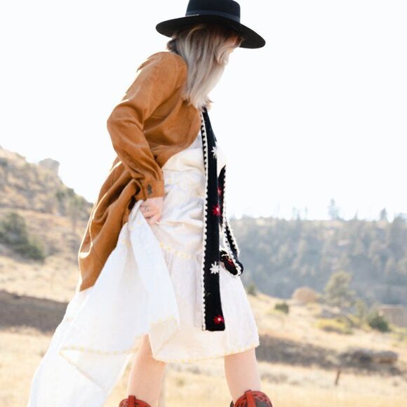 1970's Wedding Dress, Vintage White Eye-lit details, yellow ribbon, Size Medium - Picture 8 of 14